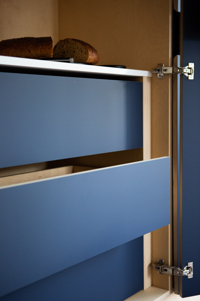 Fenix kitchen drawers / res blue